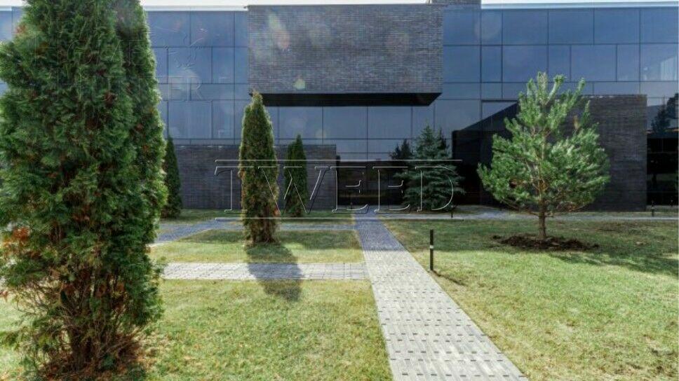 3-этажный коттедж 2 300 м² с отделкой