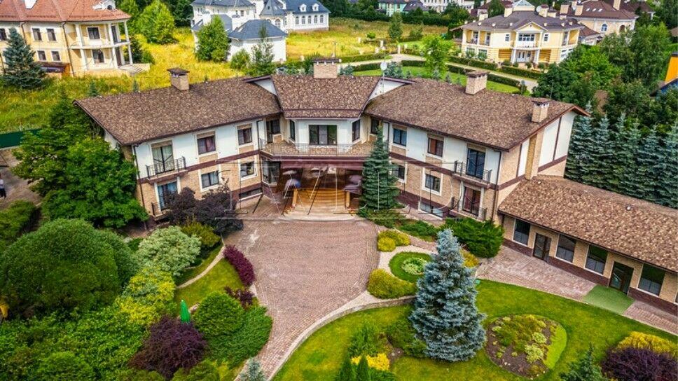 2-этажный коттедж 2 000 м² с отделкой