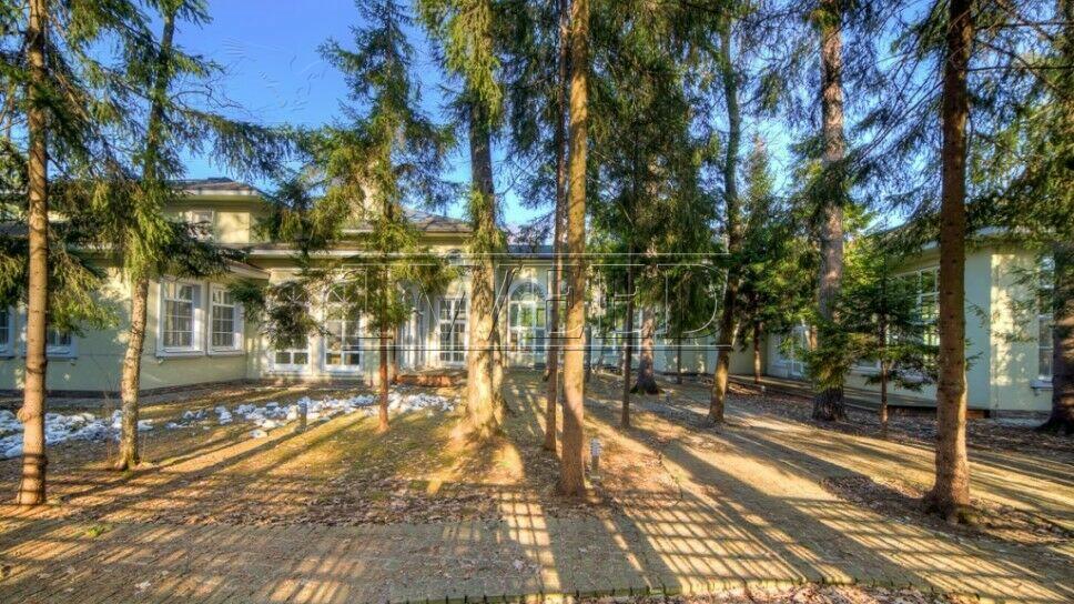 2-этажный коттедж 1 100 м² с отделкой