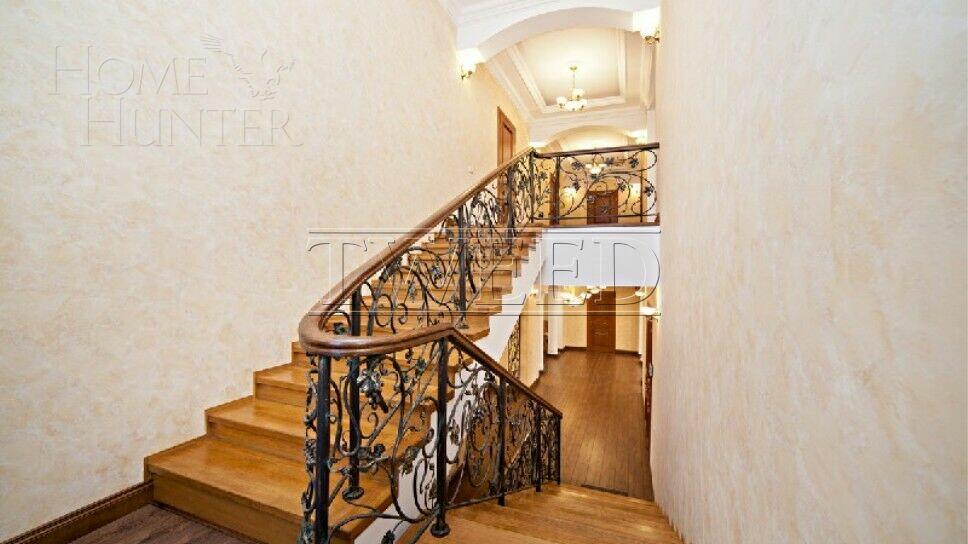 3-этажный коттедж 700 м² с отделкой