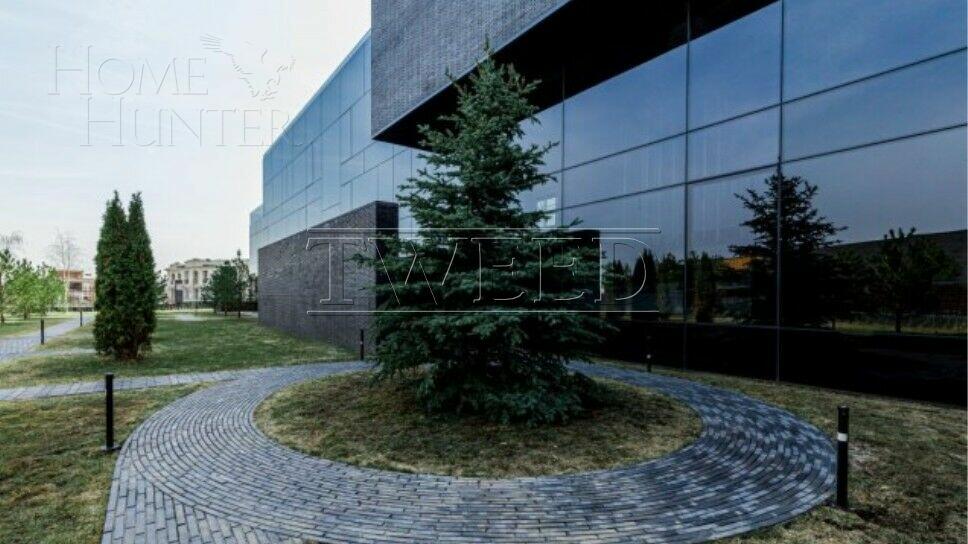 3-этажный коттедж 2 300 м² с отделкой