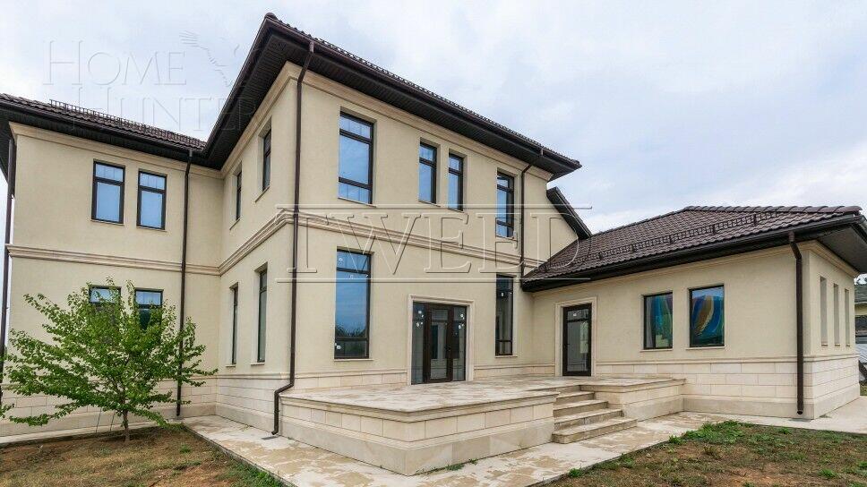 4-этажный коттедж 1 000 м² без отделки