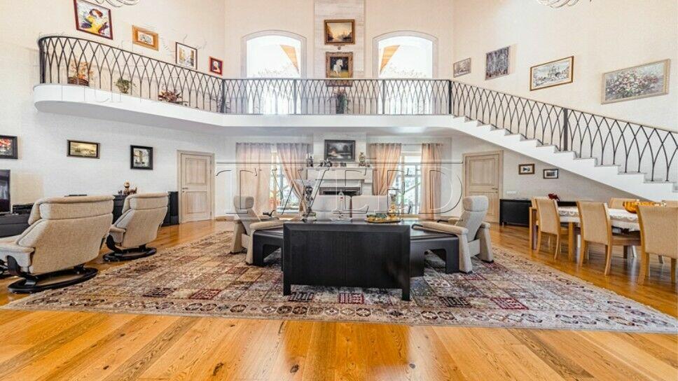 2-этажный коттедж 2 000 м² с отделкой