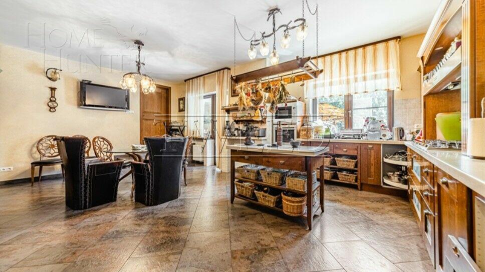 2-этажный коттедж 2 000 м² с отделкой