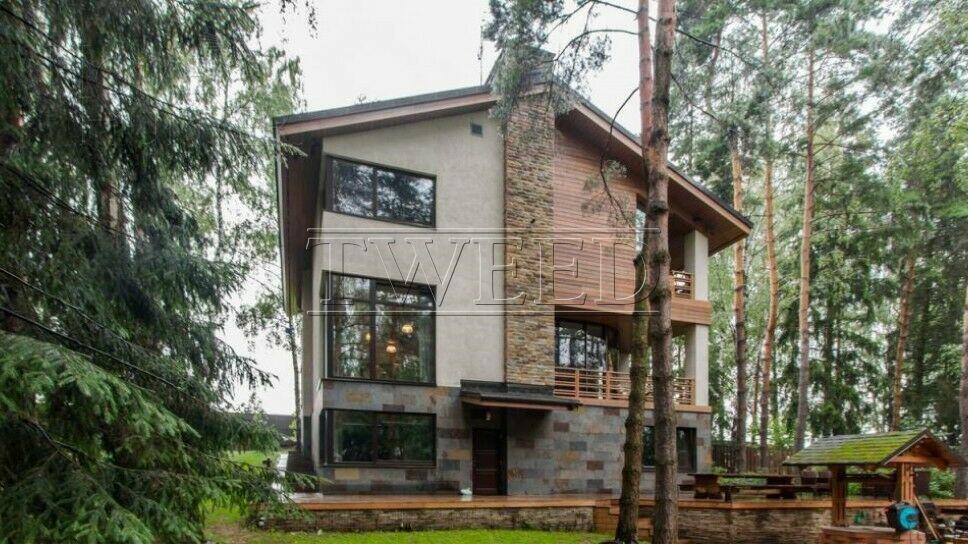 3-этажный коттедж 350 м² с отделкой