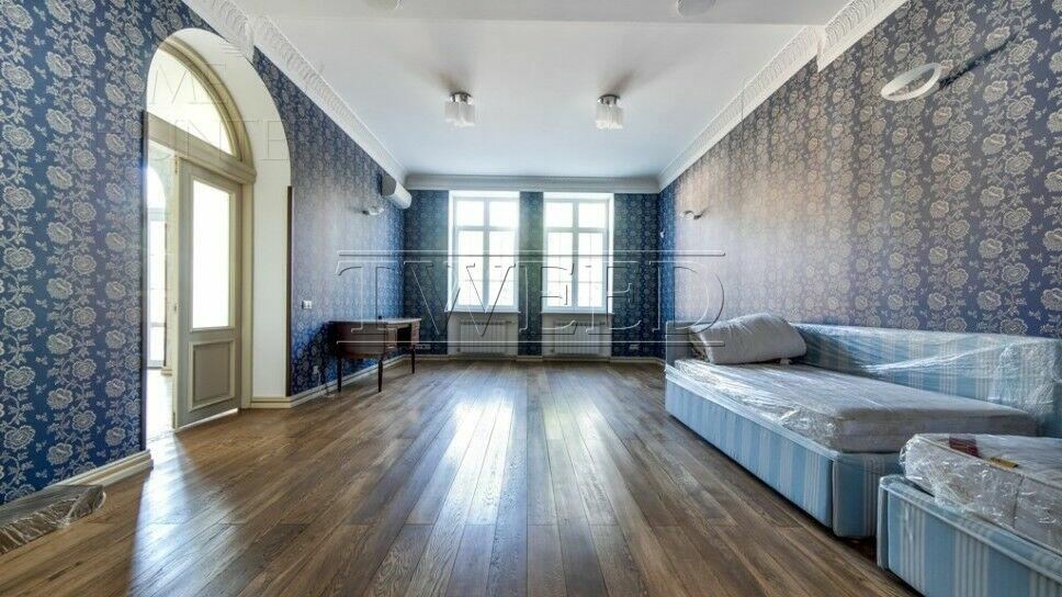 2-этажный коттедж 1 100 м² с отделкой