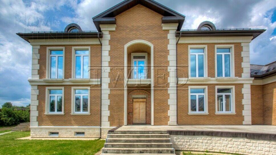 2-этажный коттедж 1 200 м² без отделки