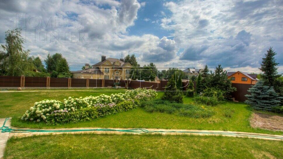 2-этажный коттедж 1 200 м² без отделки