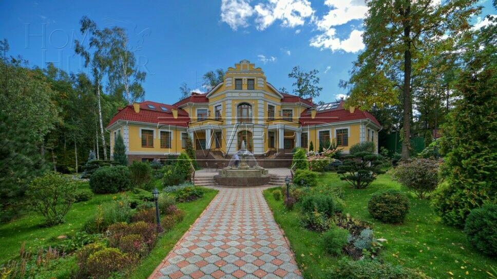2-этажный коттедж 1 100 м² с отделкой