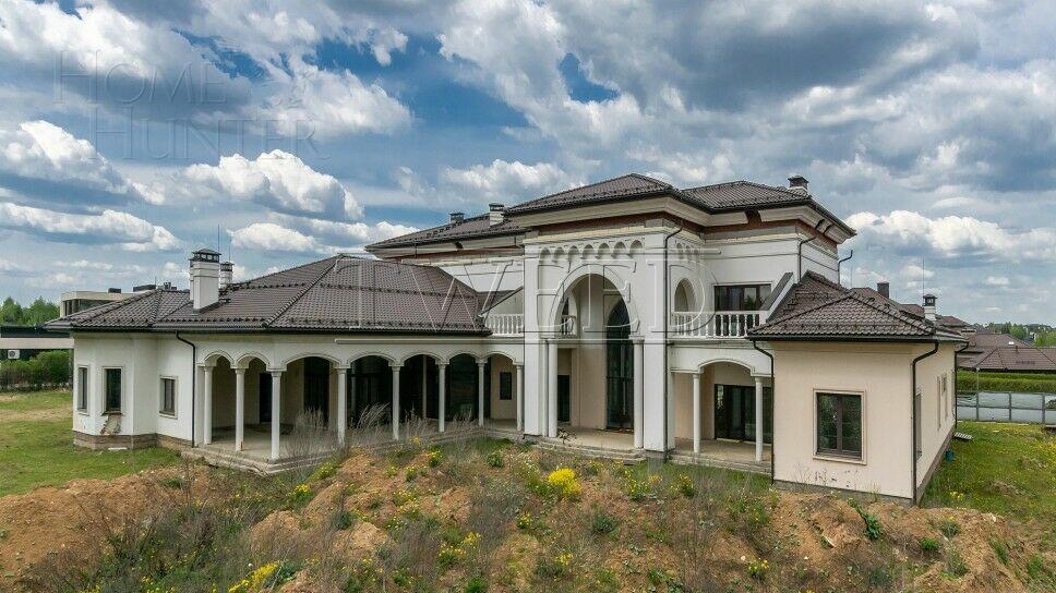 2-этажный коттедж 2 000 м² без отделки