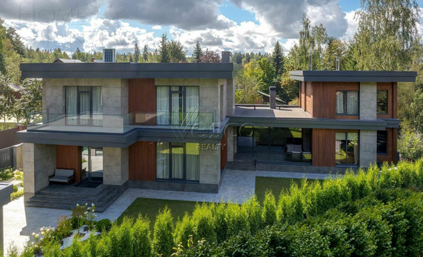 Панорамный вид коттеджа