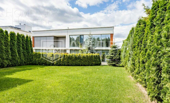 Панорамный вид коттеджа