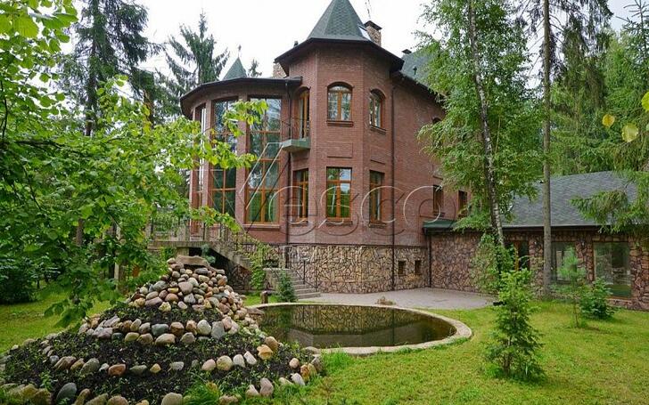 2-этажный коттедж 1 500 м² с отделкой