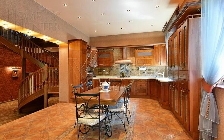 2-этажный коттедж 1 500 м² с отделкой