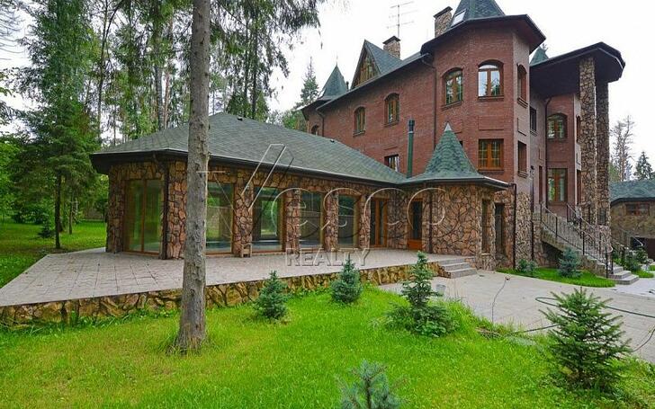 2-этажный коттедж 1 500 м² с отделкой