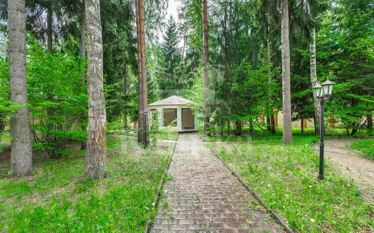 3-этажный коттедж 1 250 м² без отделки