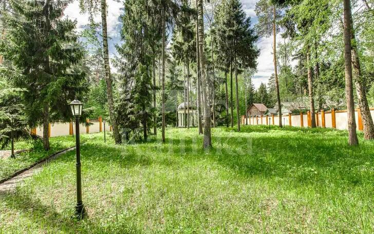 3-этажный коттедж 1 250 м² без отделки