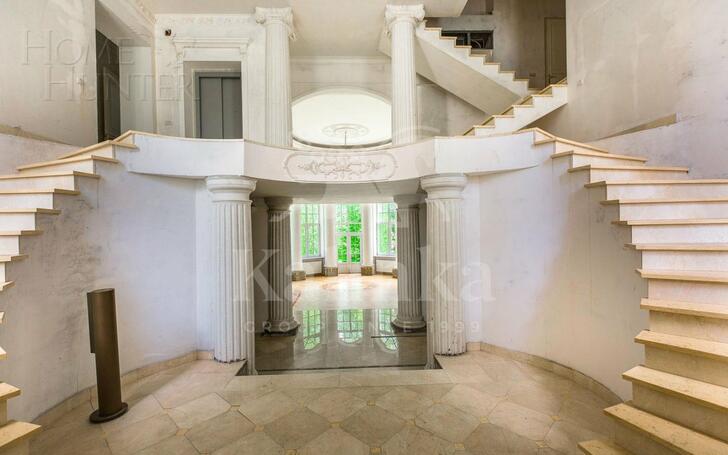 3-этажный коттедж 1 250 м² без отделки
