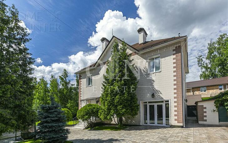 2-этажный коттедж 320 м² с отделкой