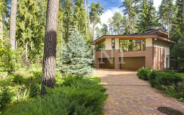 2-этажный коттедж 1 500 м² с отделкой