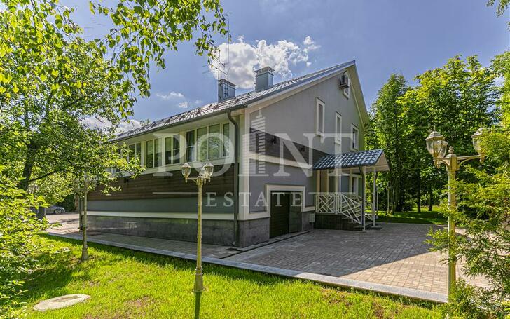 3-этажный коттедж 400 м² с отделкой