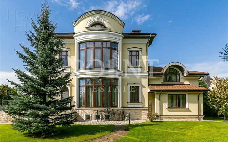 3-этажный коттедж 860 м² с отделкой