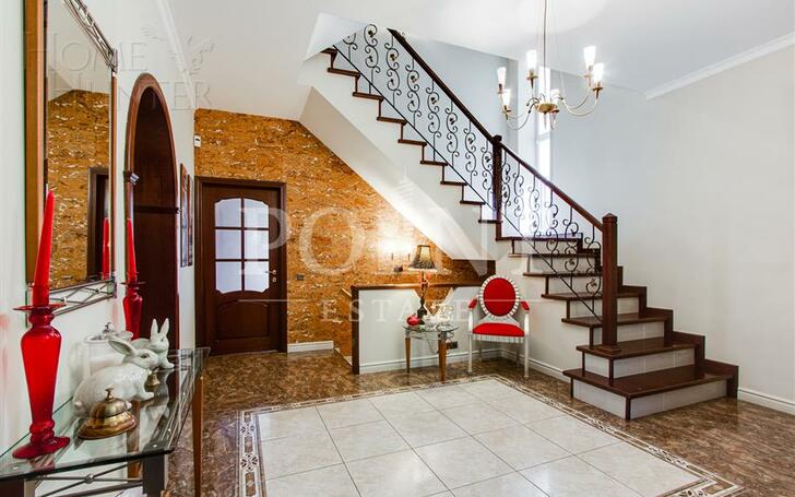 3-этажный коттедж 450 м² с отделкой