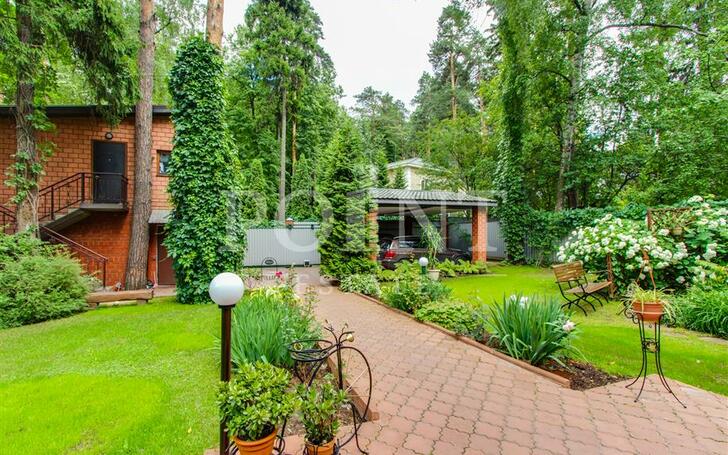 3-этажный коттедж 450 м² с отделкой