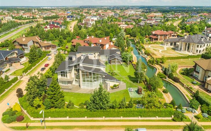 2-этажный коттедж 1 700 м² без отделки