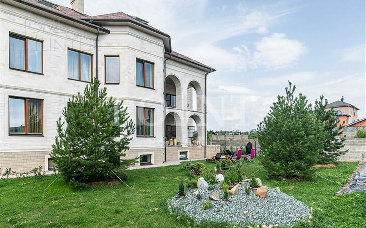 2-этажный коттедж 750 м² с отделкой