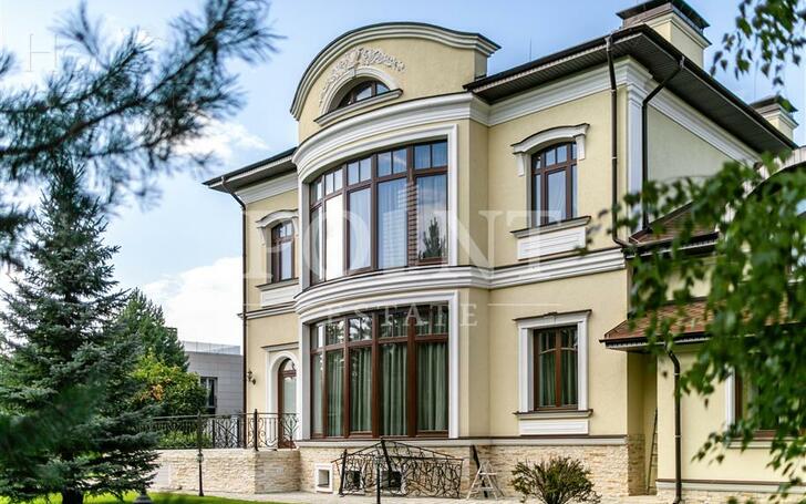 3-этажный коттедж 860 м² с отделкой