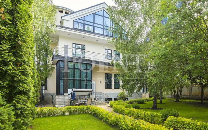 2-этажный коттедж 900 м² с отделкой