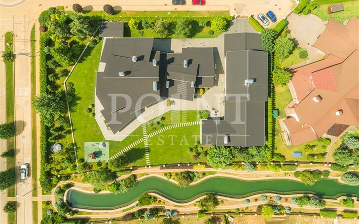 2-этажный коттедж 1 700 м² без отделки