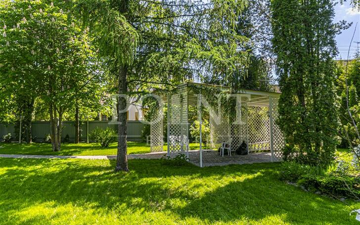 3-этажный коттедж 400 м² с отделкой