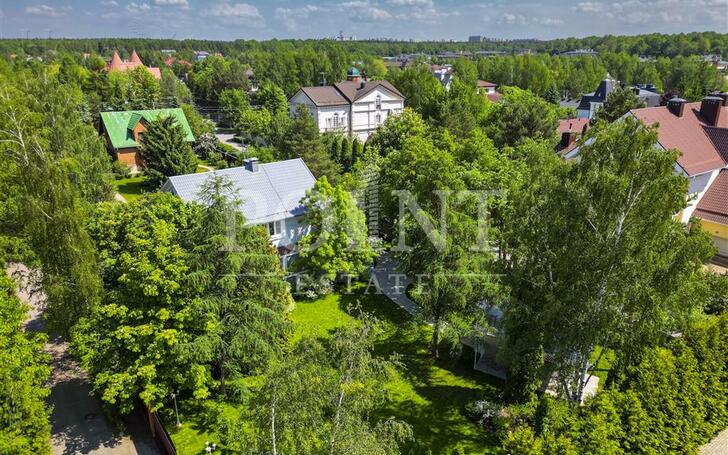 3-этажный коттедж 400 м² с отделкой