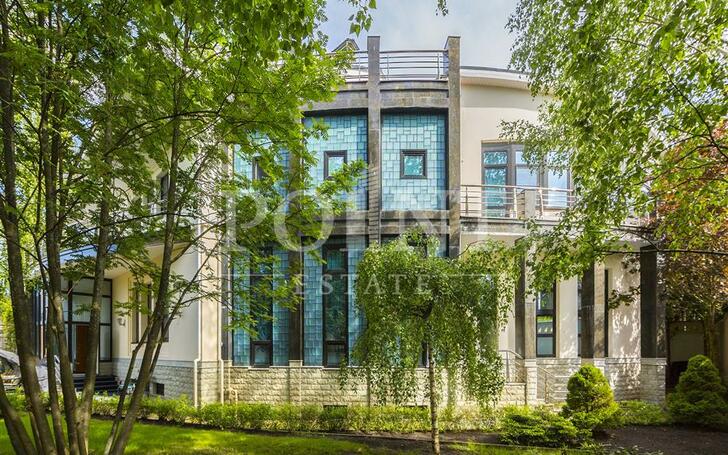 2-этажный коттедж 900 м² с отделкой