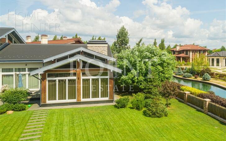 2-этажный коттедж 1 700 м² без отделки