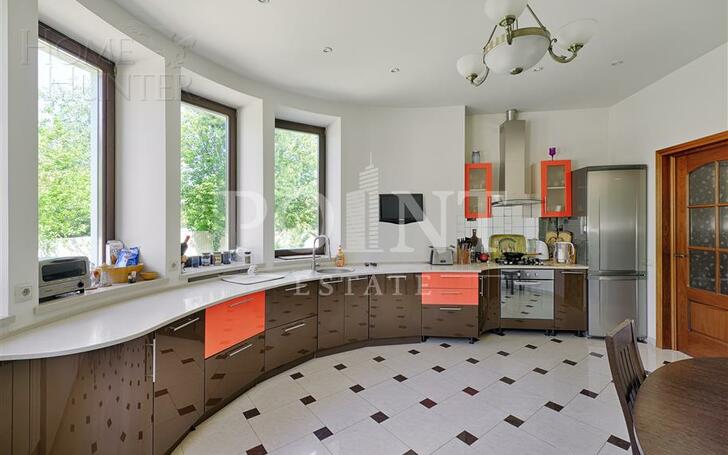 2-этажный коттедж 350 м² с отделкой