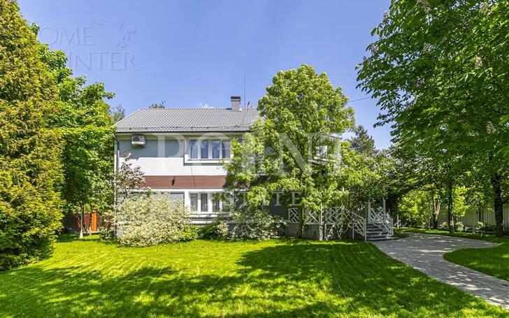 3-этажный коттедж 400 м² с отделкой