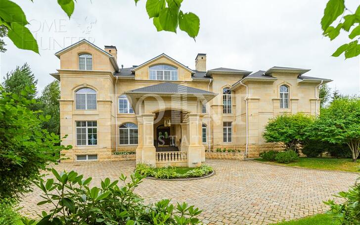 2-этажный коттедж 1 800 м² с отделкой