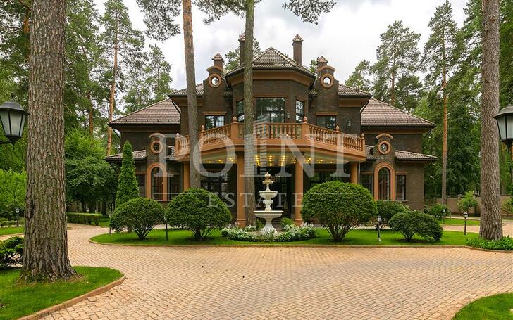 2-этажный коттедж 1 400 м² с отделкой