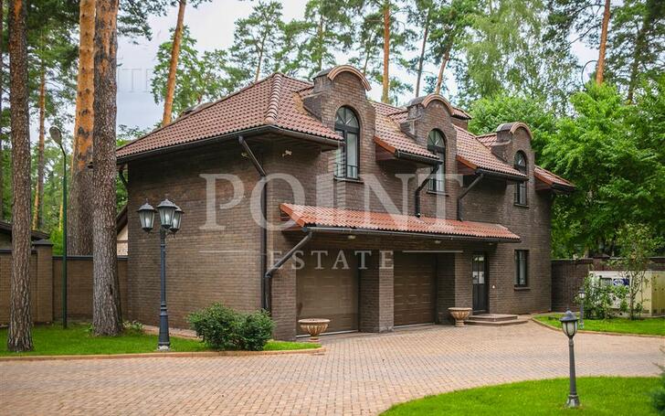 2-этажный коттедж 1 400 м² с отделкой