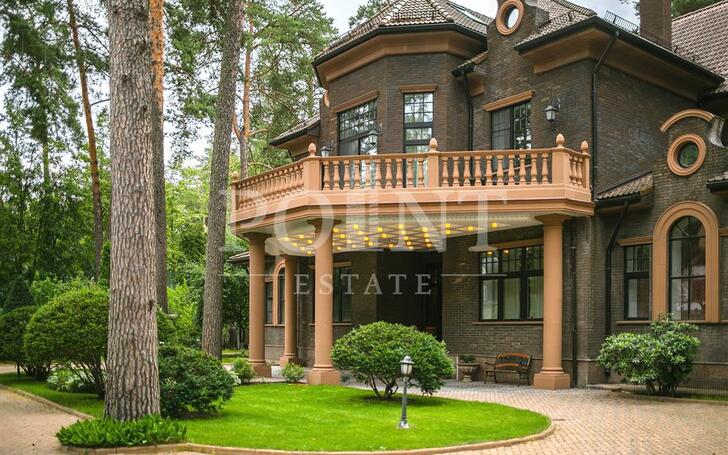 2-этажный коттедж 1 400 м² с отделкой
