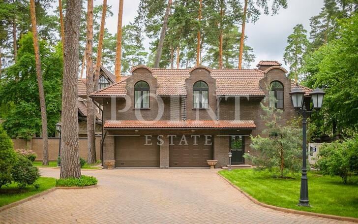 2-этажный коттедж 1 400 м² с отделкой