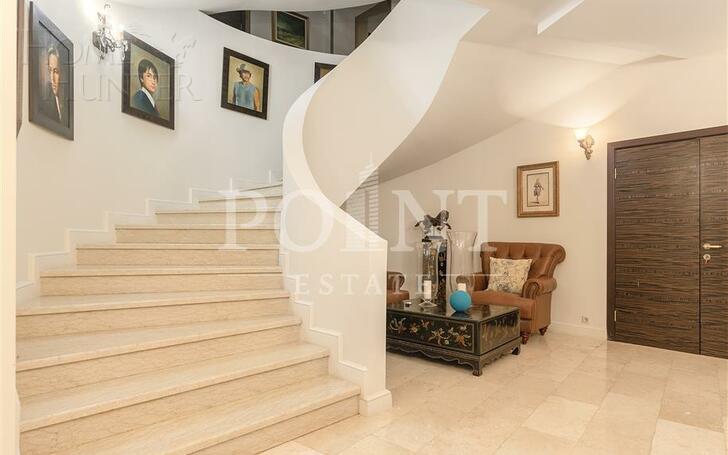 2-этажный коттедж 1 400 м² с отделкой