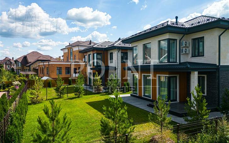 2-этажный коттедж 250 м² с отделкой