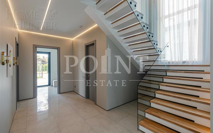 2-этажный коттедж 250 м² с отделкой