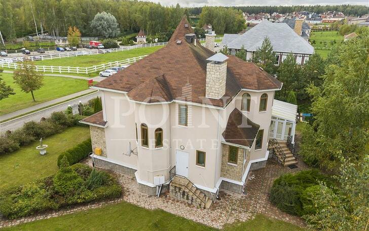 2-этажный коттедж 400 м² с отделкой