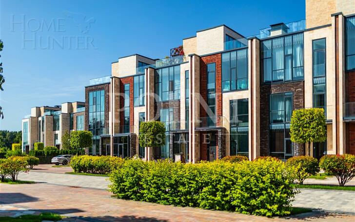 3-этажный таунхаус 244 м² с отделкой