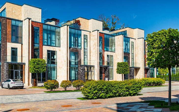 3-этажный таунхаус 244 м² с отделкой